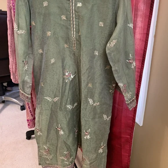 Designer fancy embroidered net Pakistani dress/ J. - Picture 1 of 5